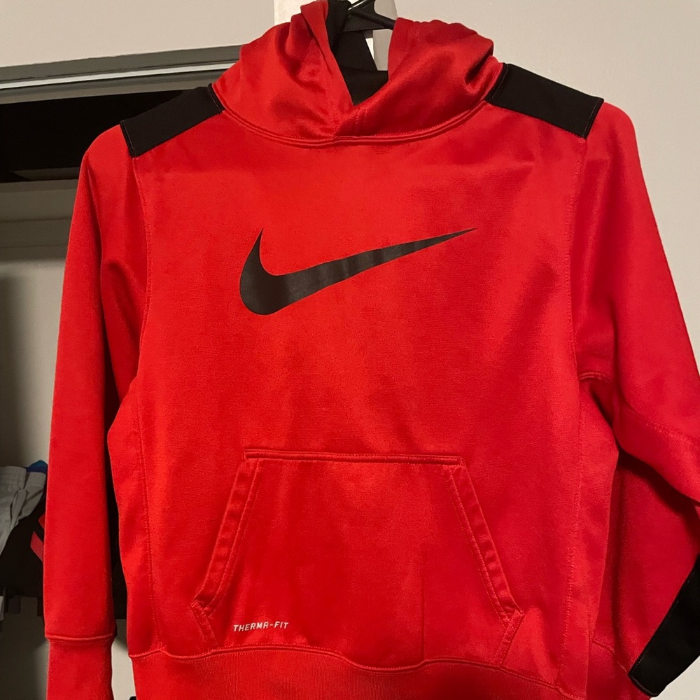 Youth medium Nike thermal fit hoodie